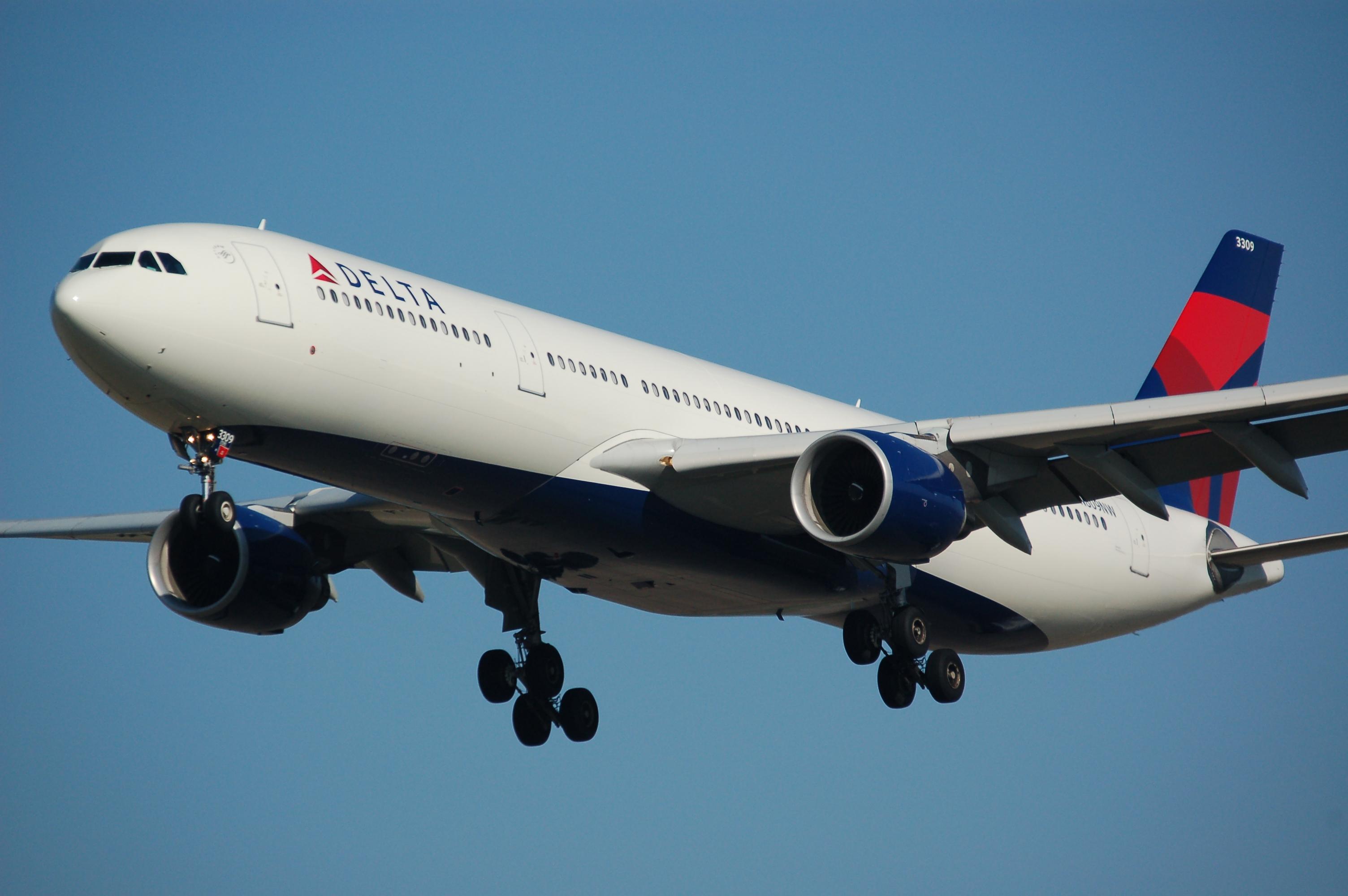 delta gets bomb threats on flights to tel aviv