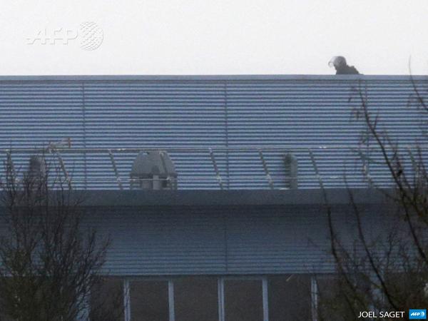charlie hebdo shooters take hostages