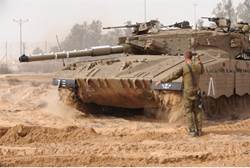 idf tanks go to gaza after 60 rockets fall in israel