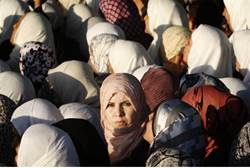 muslim woman becomes lawyer in saudi arabia