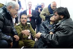 netanyahu leaves golan and rockets fall