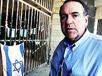 huckabee demands obama denounce hamas