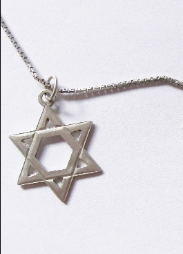tourist wearing star of david attacked
