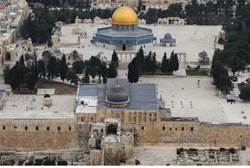 temple mount does not allow stars of david?